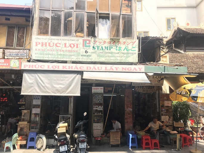 Độc đáo nghề khắc dấu gỗ thủ công ở phố cổ Hà Nội doc dao nghe khac dau go thu cong o pho co ha noi