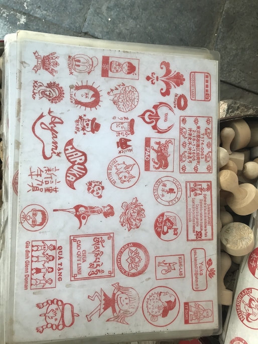 Độc đáo nghề khắc dấu gỗ thủ công ở phố cổ Hà Nội doc dao nghe khac dau go thu cong o pho co ha noi