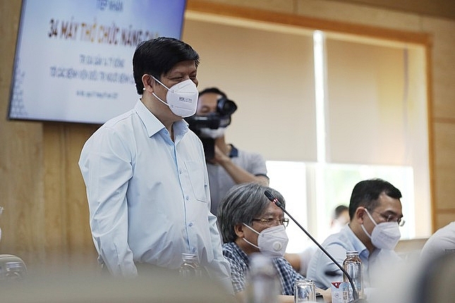 Bộ trưởng Y tế Nguyễn Thanh Long phát biểu tại buổi lễ tiếp nhận 34 máy thở chức năng cao do Tập đoàn TH trao tặng.