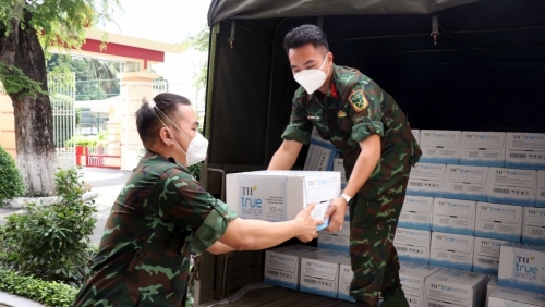 500.000 ly sữa tươi và đồ uống TH tiếp sức quân đội và người dân khó khăn trong dịch Covid-19