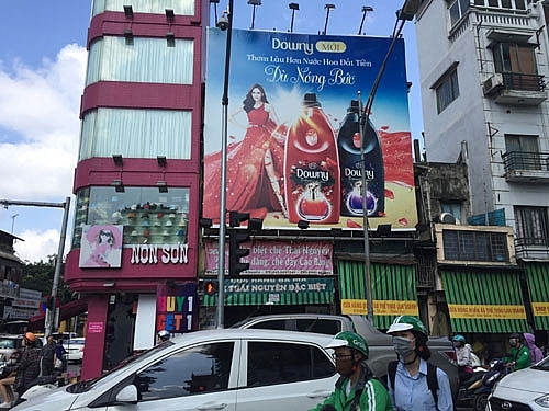 Đường phố Hà Nội sẽ đẹp hơn nếu không xuất hiện những tấm biển quảng cáo quá khổ	Ảnh minh hoạ