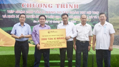 T&T Group trao tặng 2.000 tấn xi măng hỗ trợ thị xã Sa Pa cứng hóa nền nhà và làm đường