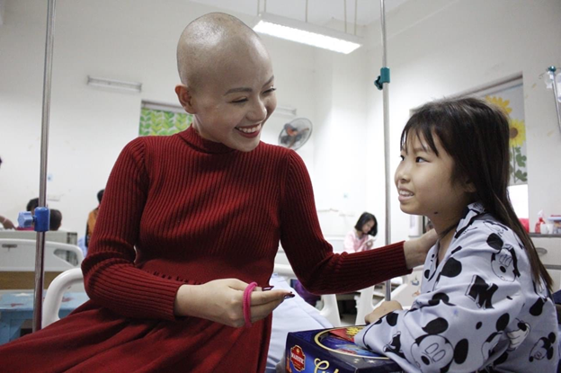 hanh trinh tuyen chien voi ung thu cua hoa khoi dai hoc ngoai thuong