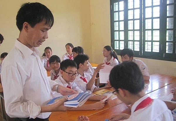 Thầy Nguyễn Đức Trường trong một tiết học Toán. Ảnh NVCC