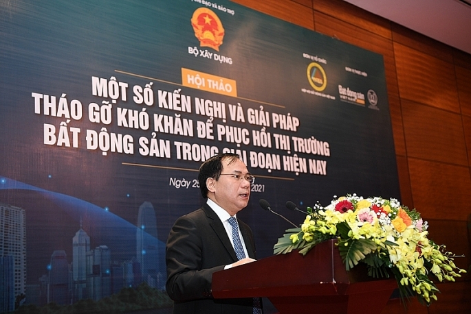 Thứ trưởng Bộ Xây dựng Nguyễn Văn Sinh phát biểu khai mạc Hội thảo và chỉ đạo.
