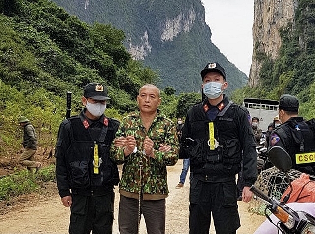 Đối tượng Nguyễn Văn Chung bị lực lượng chức năng bắt giữ 