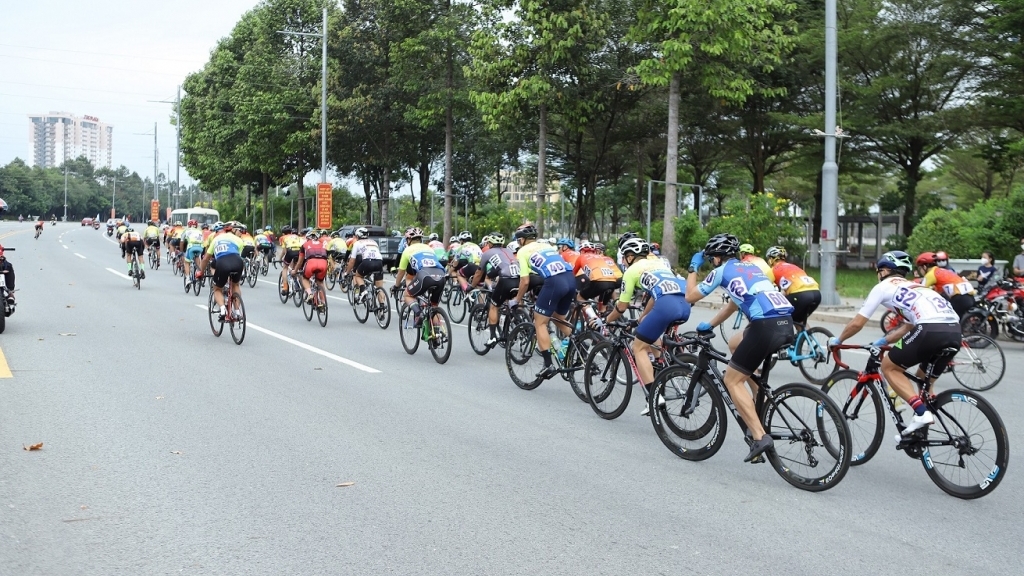 Tranh tài hấp dẫn ở chặng 2 giải đua xe đạp Bình Dương tranh Cup Number 1
