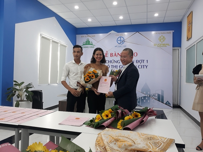 khach hang dat phat corp han hoan nhan 40 so hong dat nen golden city