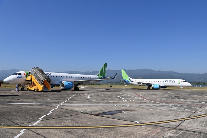Chọn bay cùng Bamboo Airways, hành khách sẽ được trải nghiệm dịch vụ hàng không định hướng 5 sao quốc tế trên tàu bay phản lực hiện đại Embraer
