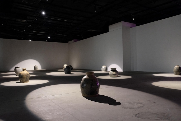 Các tác phẩm đặc sắc tại triển lãm sắp đặt gốm đương đại “Loong Koong”