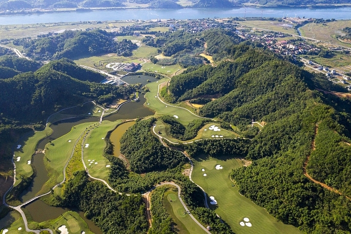 Sân golf Hilltop Valley Golf Club là dự án gây tiếng vang lớn của Geleximco tại Hòa Bình.  