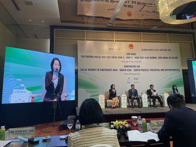  Bà Hoàng Thanh Thủy, Giám đốc Kinh doanh quốc tế Tập đoàn TH chia sẻ tại Hội nghị.