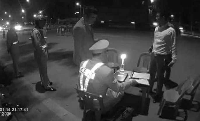 can bo hai quan khong co loi noi khiem nha voi luc luong csgt