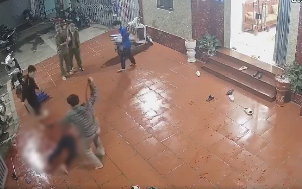 Vụ chém nhau xảy ra tối ngày 6-3 được camera ghi lại Vụ chém nhau xảy ra tối ngày 6-3 được camera ghi lại