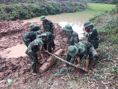 Di dời quả bom nặng 225kg trên cao tốc Vân Đồn – Móng Cái