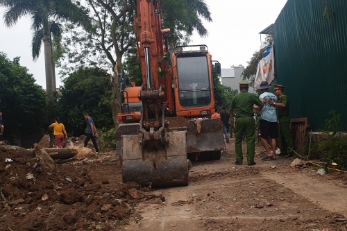 CA quận Bắc Từ Liêm đang làm rõ nhóm người có dấu hiệu hủy hoại tài sản