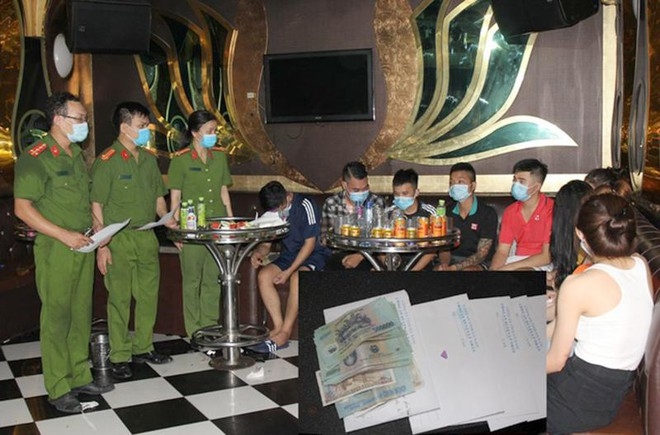 5 cặp đôi nam nữ làm điều bất thường trong phòng karaoke