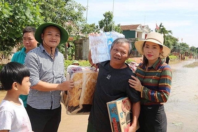 Cách giúp đỡ người dân miền Trung thiệt hại do lũ lụt hiệu quả nhất lúc này cach giup do nguoi dan mien trung thiet hai do lu lut hieu qua nhat luc nay