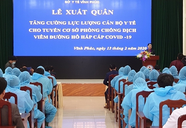 vinh phuc doan bac si xuat quan tien vao tam dich covid 19