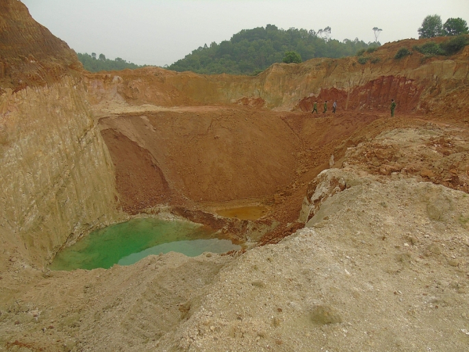 loi dung cai tao dat de khai thac khoang san trai phep