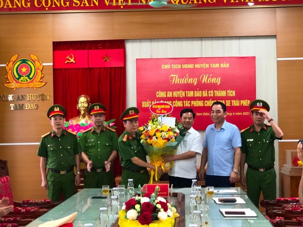 Công an huyện Tam Đảo nhận “thưởng nóng” thành tích ngăn chặn kịp thời nhiều vụ tụ tập đua xe trái phép