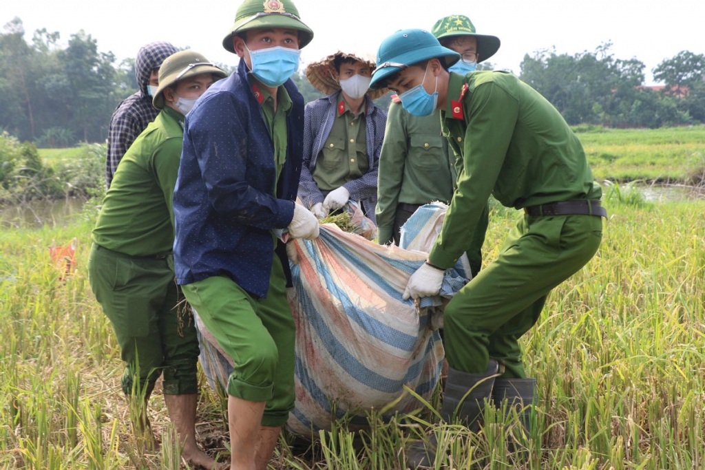 Thêm những hình ảnh đẹp của người chiến sỹ công an trong cuộc chiến chống Covid-19