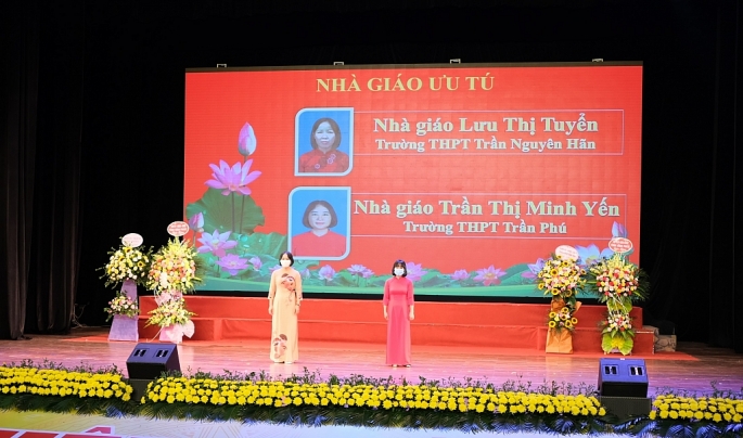 Vĩnh Phúc: Thầy cô trong sáng, trách nhiệm để đào tạo nên thế hệ công dân trong sáng Vĩnh Phúc: Thầy cô trong sáng, trách nhiệm để đào tạo nên thế hệ công dân trong sáng