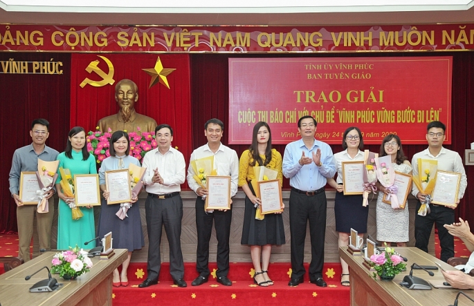 41 tac pham doat giai cuoc thi bao chi voi chu de vinh phuc vung buoc di len