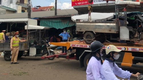 Huyện Vĩnh Tường “giải tỏa” hành lang an toàn đường bộ