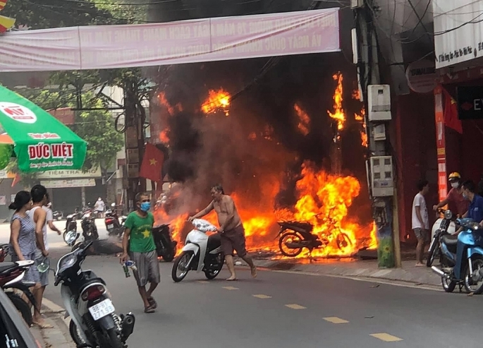 Bắt kẻ ném bom xăng thiêu rụi 3 cửa hàng ở TP Phúc Yên