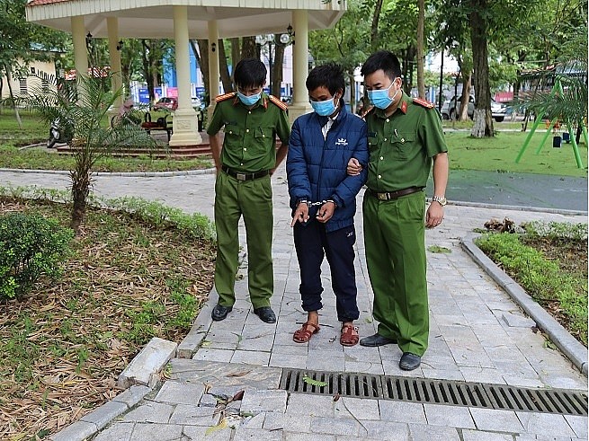 Đối tượng trộm cắp tấm chắn rác, nắp hố ga trên đường sa lưới Đối tượng trộm cắp tấm chắn rác, nắp hố ga trên đường sa lưới