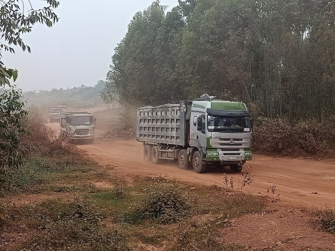 vinh phuc chan chinh van nan xe qua tai trong va khai thac dat trai phep