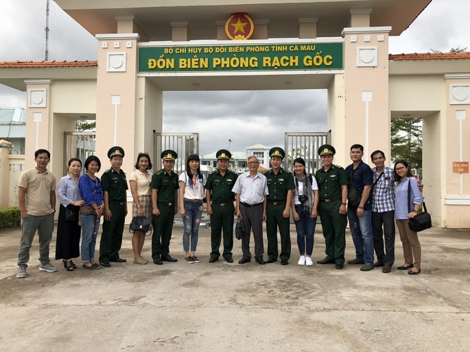 bao chi ha noi di thuc te viet ve nguoi linh bien phong mien nam