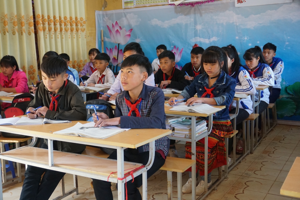 Các địa phương miền núi phía Bắc đồng loạt cho học sinh dừng đến trường vì dịch Covid-19 Các địa phương miền núi phía Bắc đồng loạt cho học sinh dừng đến trường vì dịch Covid-19