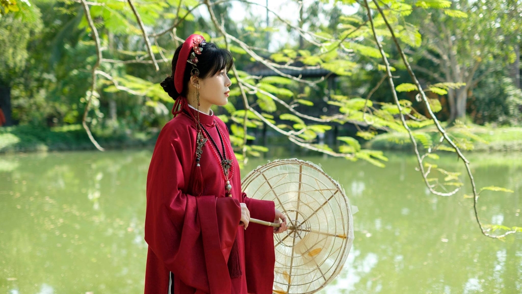 Những người trẻ gìn giữ và phát triển văn hoá Việt Nam qua những tà áo truyền thống