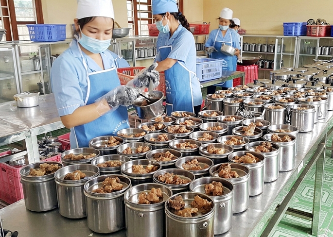 Sơn La: Tổ chức nấu ăn tập trung bán trú, đảm bảo tuyệt đối ATTP tại các bếp ăn trường học son la to chuc nau an tap trung ban tru dam bao tuyet doi an toan ve sinh thuc pham tai cac bep an truong hoc