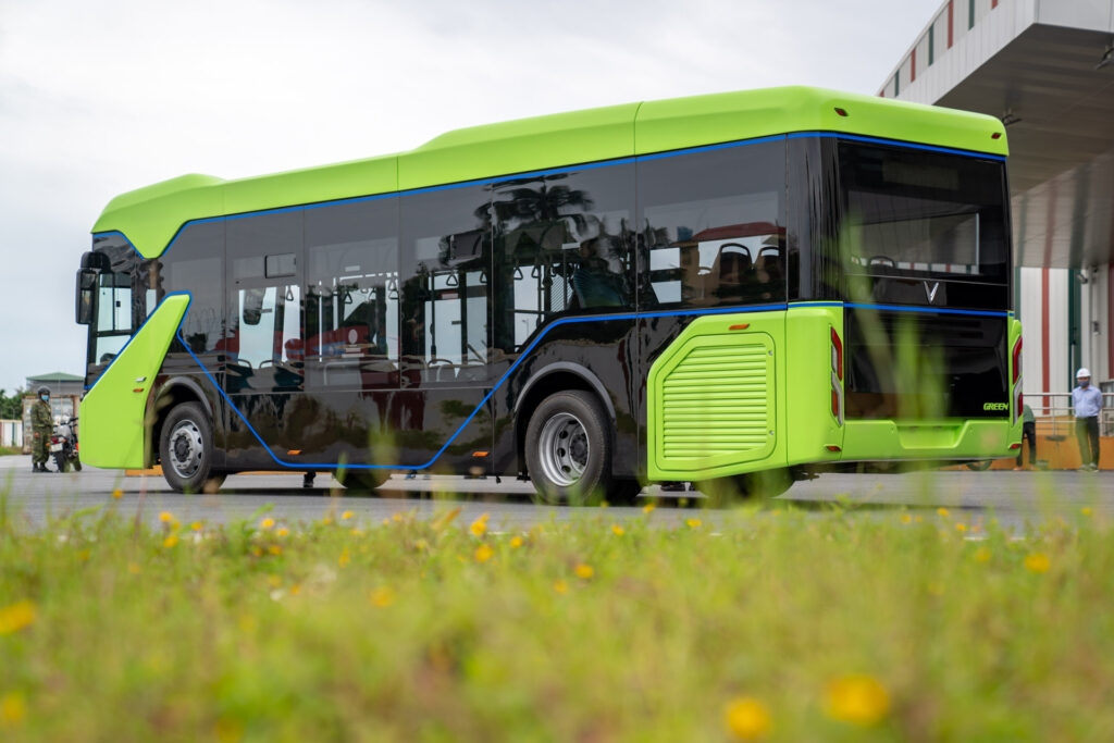 Hà Nội: Các tuyến buýt điện đầu tiên hoạt động ổn định sau 3 tháng vận hành