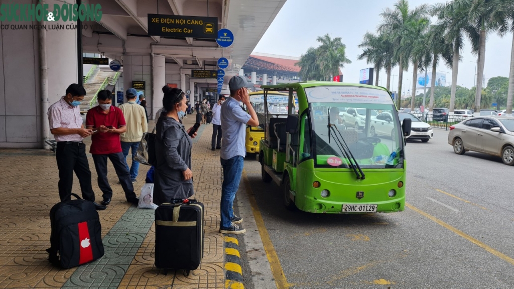 Chấn chỉnh hoạt động của xe điện tại sân bay Nội Bài