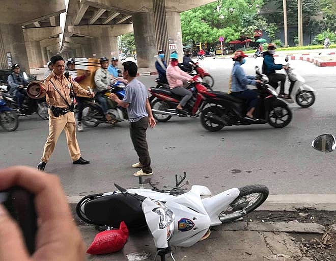 ha noi tan cong csgt de giai cuu ban bi kiem tra nong do con