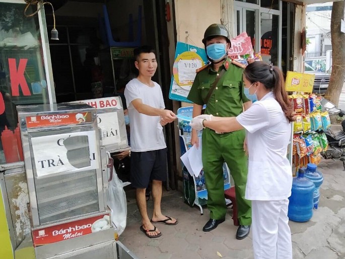 Công an quận Thanh Xuân tham gia TTPBGDPL cho Nhân dân trên địa bàn 