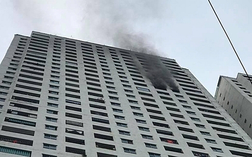 Cháy lớn tầng 31 chung cư Linh Đàm, người dân hoảng loạn tháo chạy chay lon tang 31 chung cu linh dam nguoi dan hoang loan thao chay