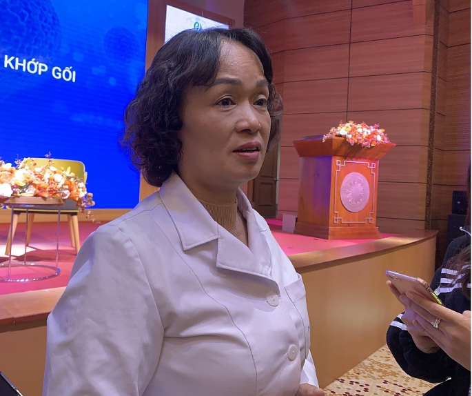 Chuyên gia cảnh báo mối nguy hiểm khi chườm nóng chữa đau khớp