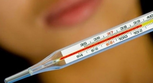 F0 bị sốt kéo dài không dứt phải làm sao?