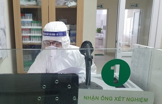 Ghi nhận 2 bệnh nhân dương tính liên tục, kéo dài sau khi được công bố khỏi bệnh