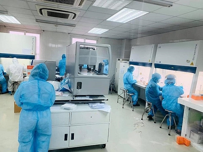 Sự hi sinh thầm lặng của những “chiến sỹ áo trắng” Sự hi sinh thầm lặng của những “chiến sỹ áo trắng”