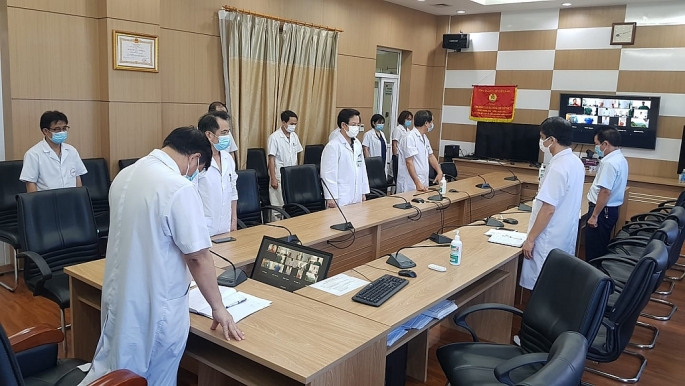 Sự hi sinh thầm lặng của những “chiến sỹ áo trắng” Sự hi sinh thầm lặng của những “chiến sỹ áo trắng”