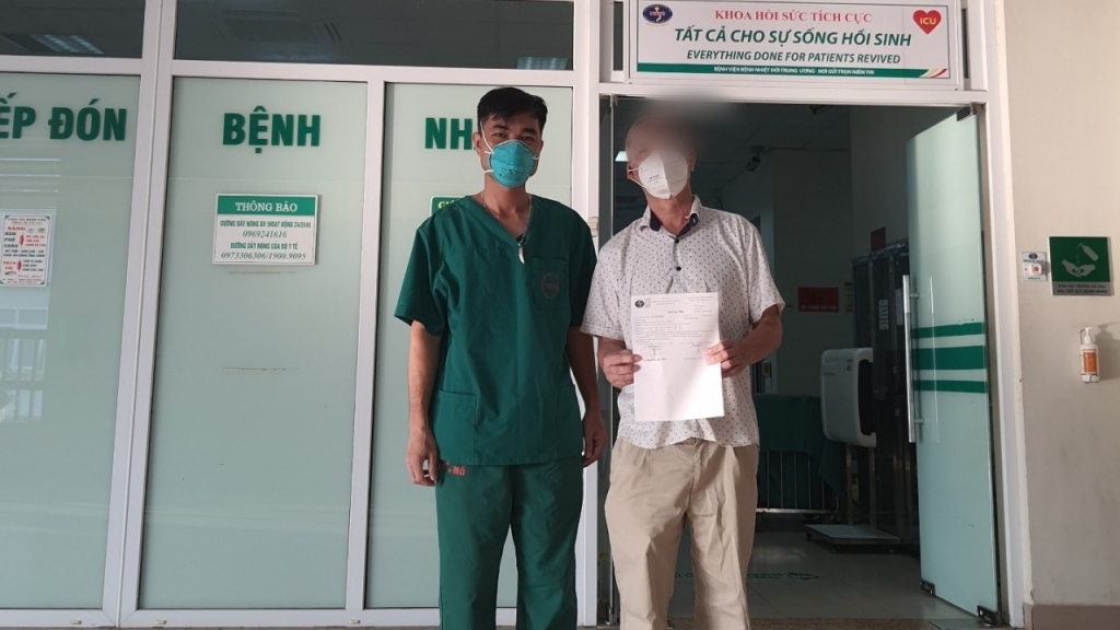 Nhật ký 13 ngày vượt "cửa tử" của bệnh nhân Covid-19 nhiều bệnh nền ở Hà Nội