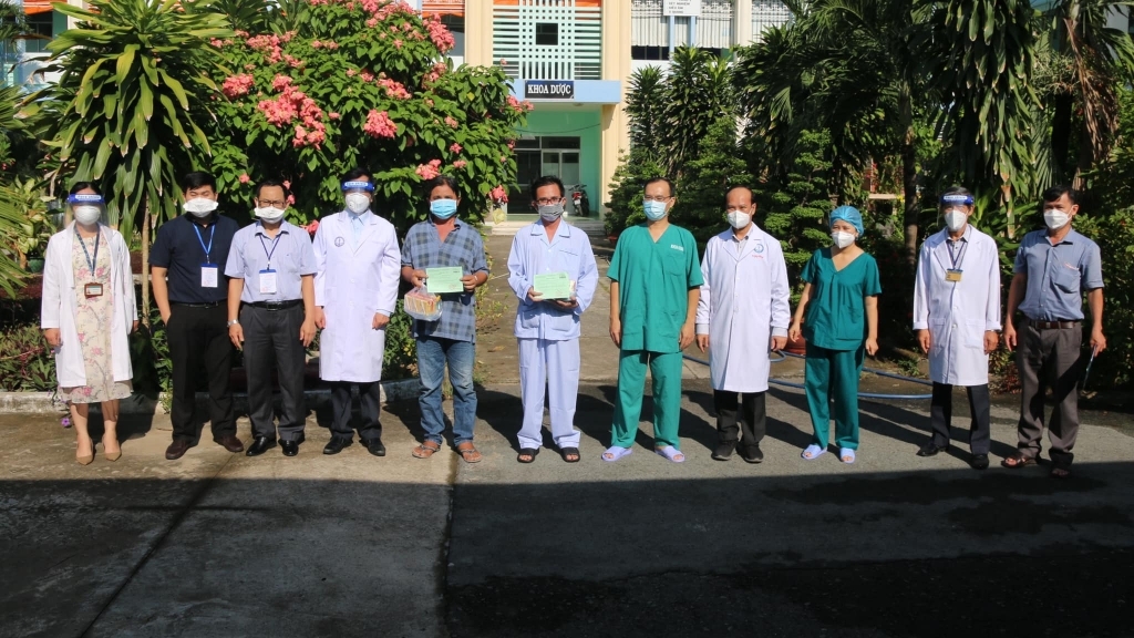 Việt Nam ghi nhận 8.656 ca nhiễm Covid-19, 3 bệnh nhân nặng đầu tiên tại Tiền Giang xuất viện