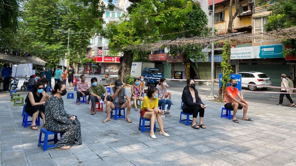 11 tỉnh, thành phố hỗ trợ Hà Nội xét nghiệm, tiêm chủng