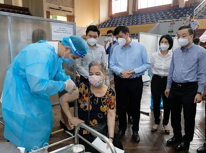 Việc triển khai tiêm vắc-xin Covid-19 ở Hà Nội khá tốt và tương đối nhanh